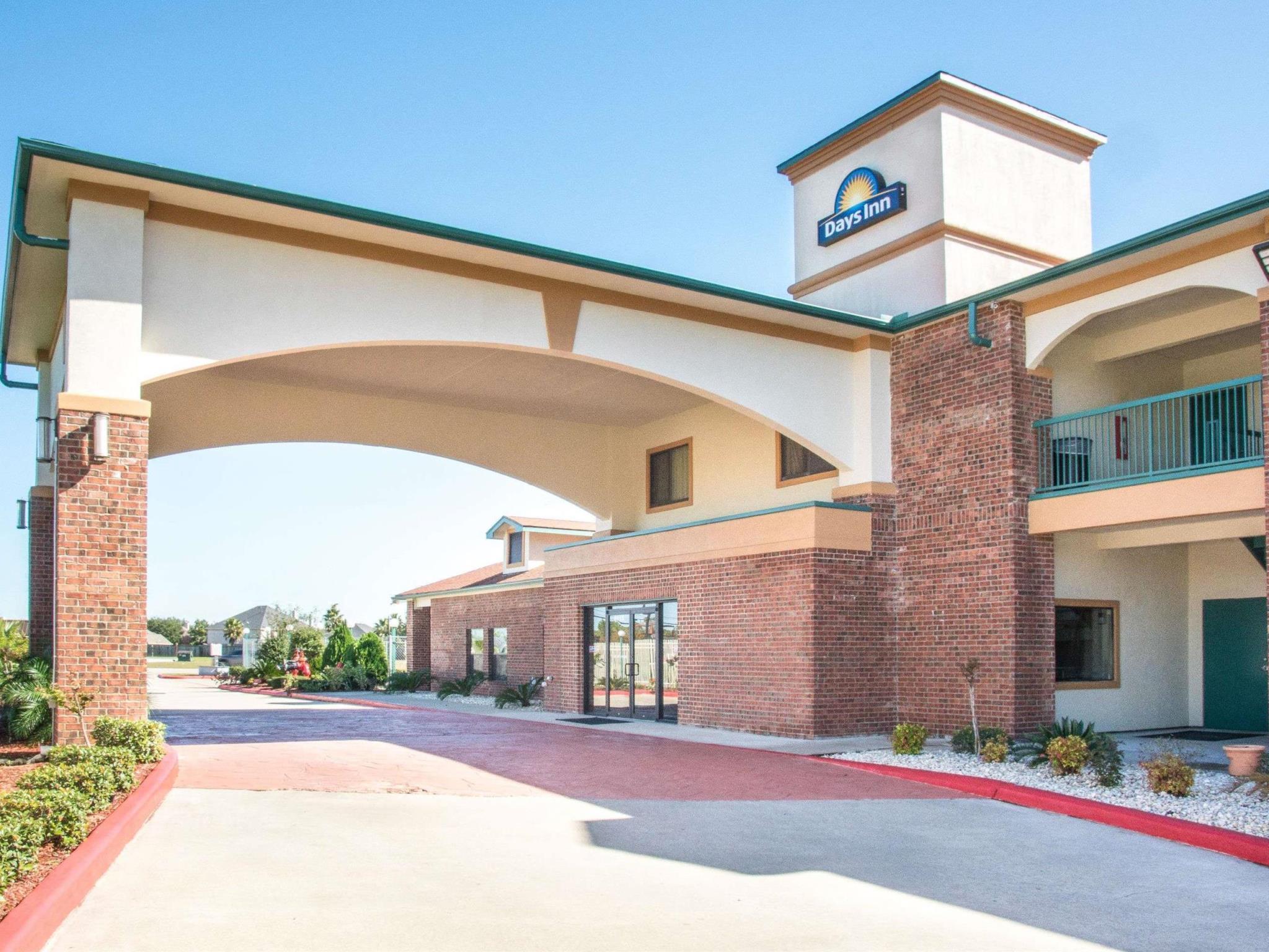 Days Inn By Wyndham Baytown East Экстерьер фото