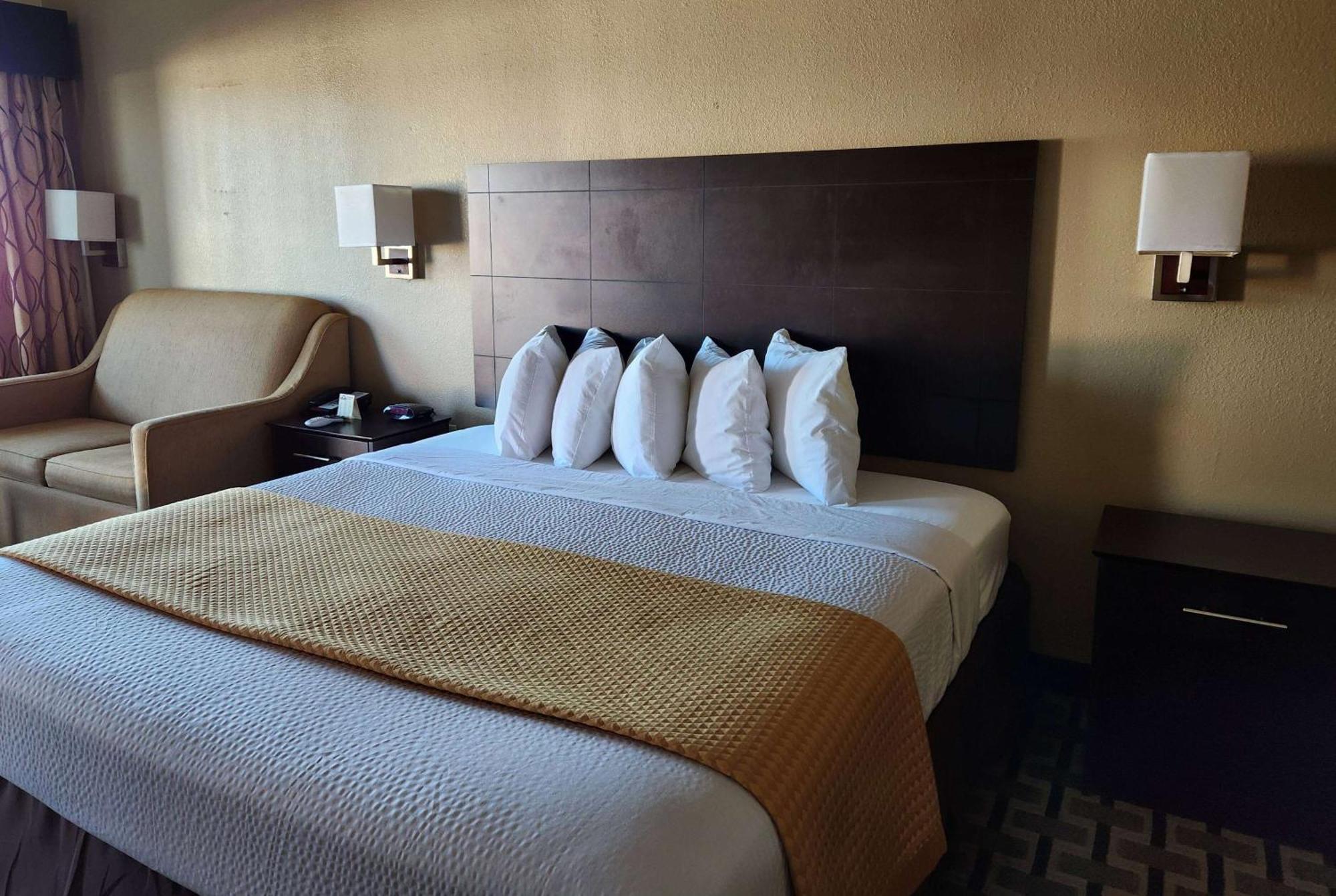 Days Inn By Wyndham Baytown East Экстерьер фото