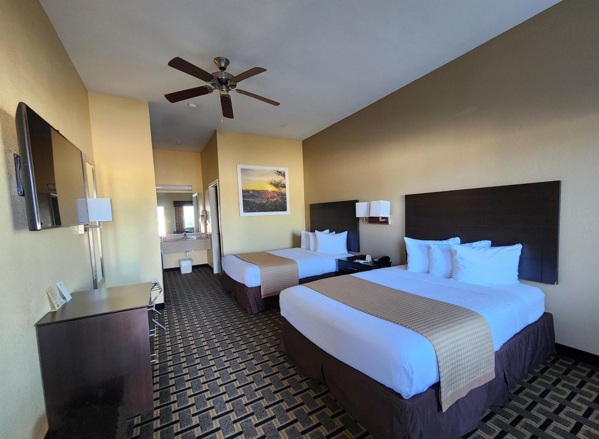 Days Inn By Wyndham Baytown East Экстерьер фото