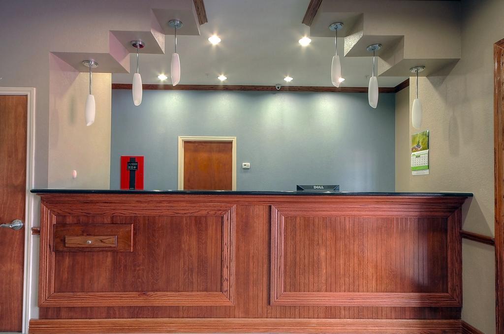 Days Inn By Wyndham Baytown East Экстерьер фото